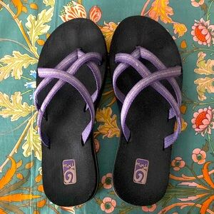 {Teva} Mush Mandalyn Purple Strappy Flip Flops Toe Loop Sandals